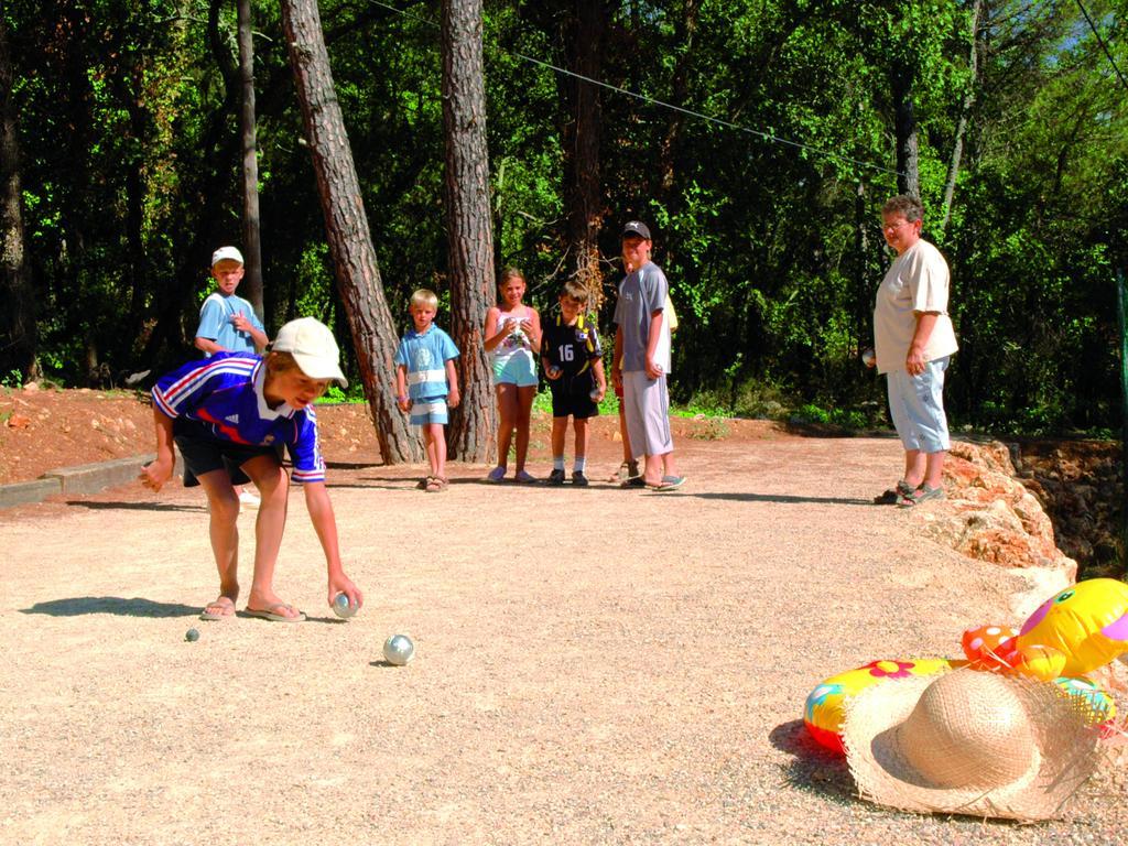 Отель Camping Lou Cantaire Фаянс Экстерьер фото